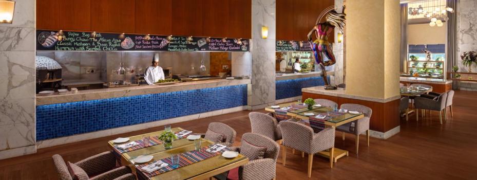 Jaypee Vasant Continental Hotel Új-Delhi Kültér fotó The restaurant