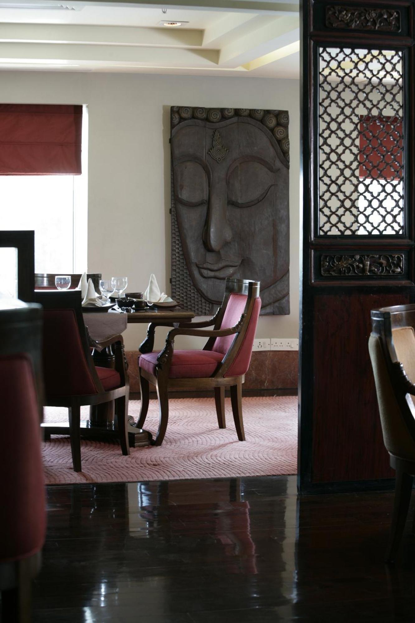 Jaypee Vasant Continental Hotel Új-Delhi Kültér fotó Interior of the restaurant
