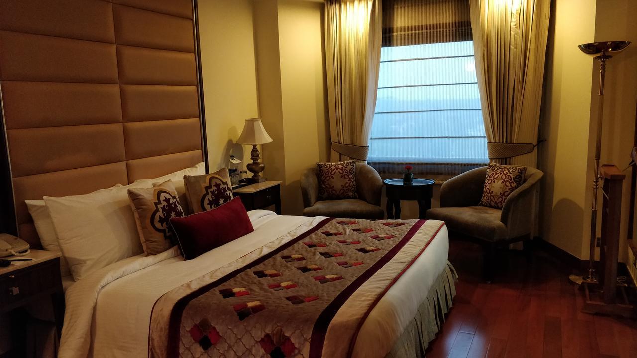 Jaypee Vasant Continental Hotel Új-Delhi Kültér fotó A room at the Taj Bengal