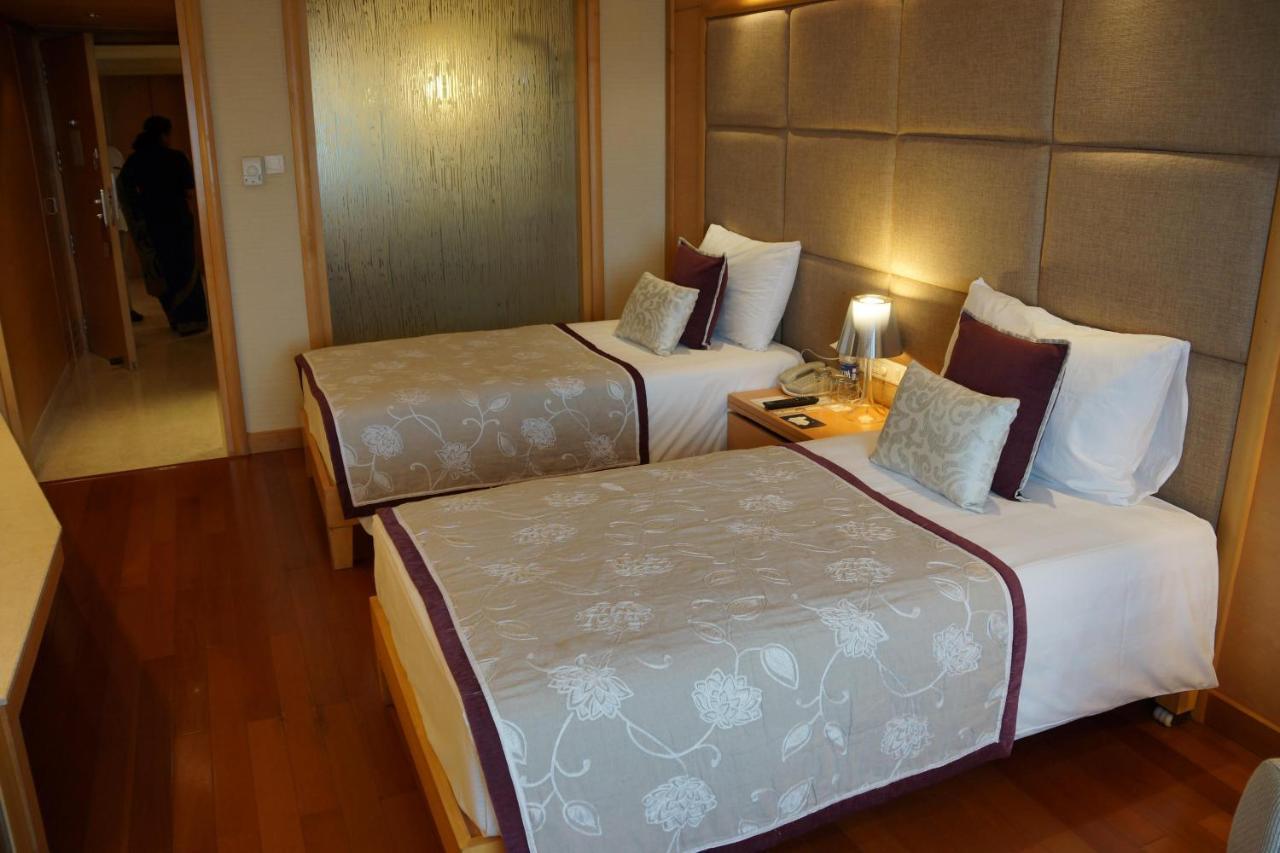 Jaypee Vasant Continental Hotel Új-Delhi Kültér fotó A room at the hotel